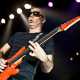 Joe Satriani � Fiero delle proprie radici italiane, ha lui stesso raccontato che i suoi nonni paterni erano di Bobbio, mentre i nonni materni (James e Mary Volpe) provenivano da Bari(foto di Alterna2)